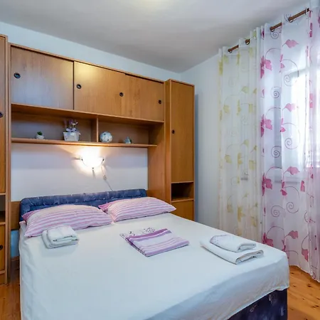 Apartmán Miljus By Interhome